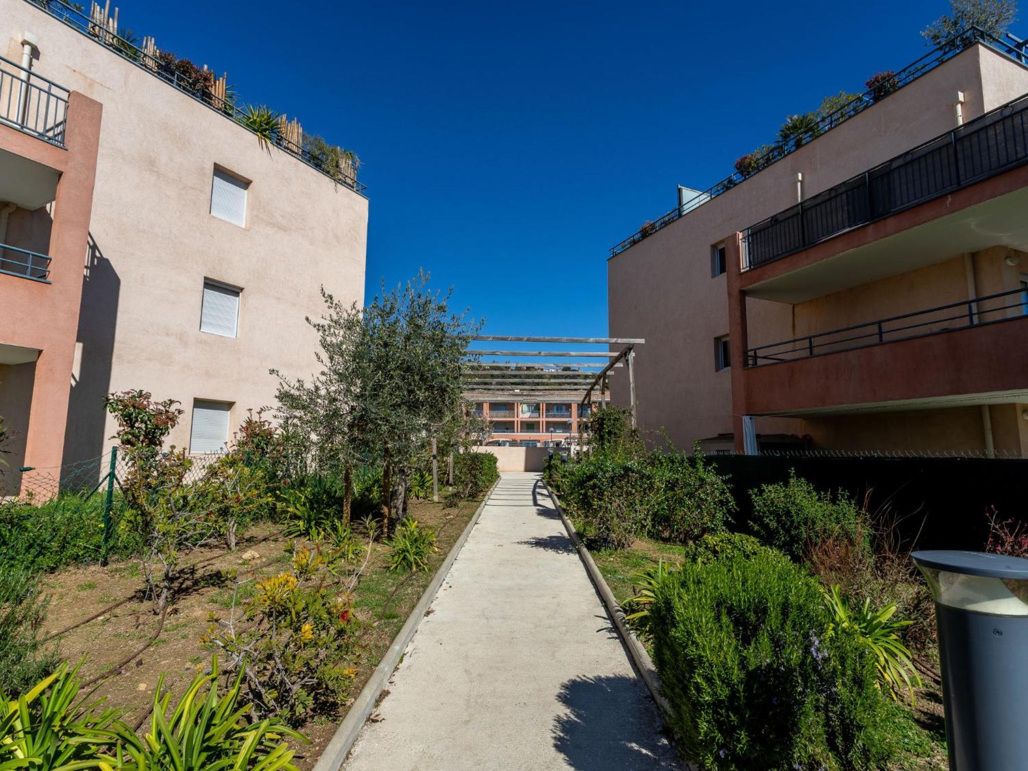 Apartment Le Jardin Du Loderi-2 By Interhome Bormes-les-Mimosas Eksteriør billede